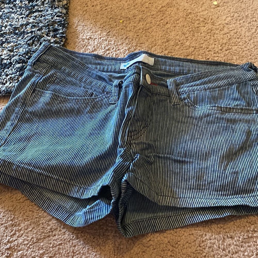 Levi’s shorts size 30 - Picture 2 of 7